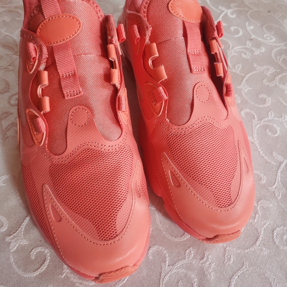 Nike shoes coral color size 6